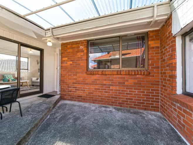 2/531 Mt Albert Road, Three Kings
