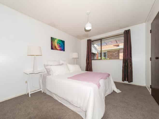 2/531 Mt Albert Road, Three Kings