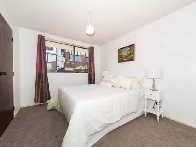 2/531 Mt Albert Road, Three Kings