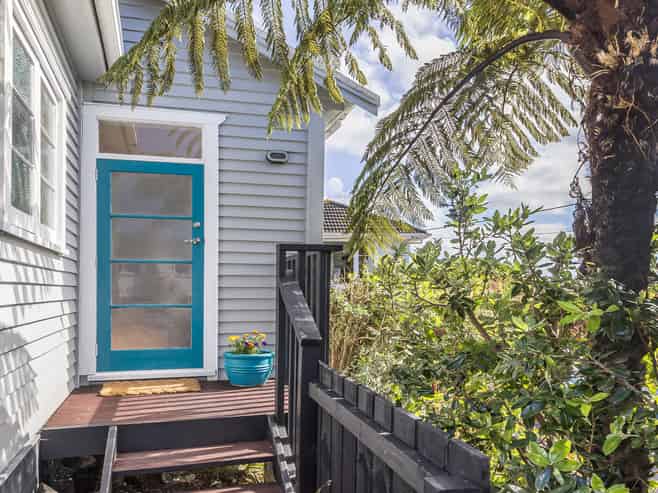 20A Larsen Crescent, Tawa