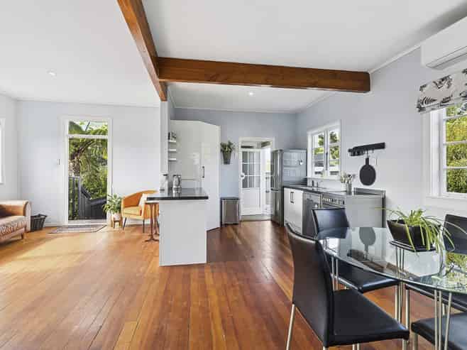 20A Larsen Crescent, Tawa