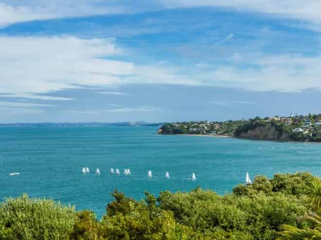 2/25 Churchill Road, Murrays Bay