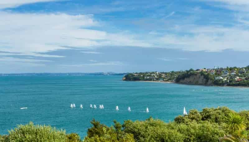 2/25 Churchill Road, Murrays Bay