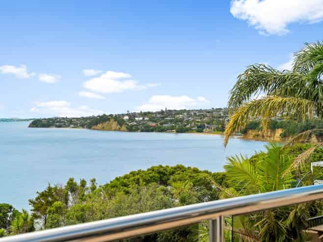 2/25 Churchill Road, Murrays Bay