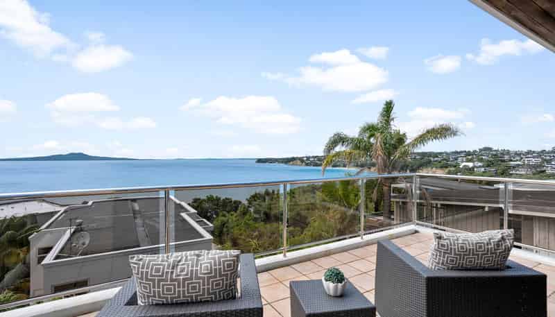 2/25 Churchill Road, Murrays Bay