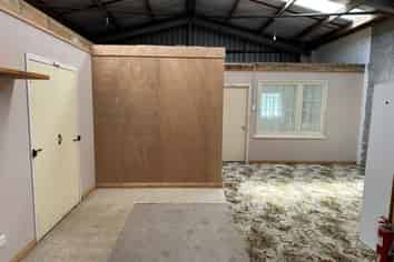 Workshop & Yard in great location