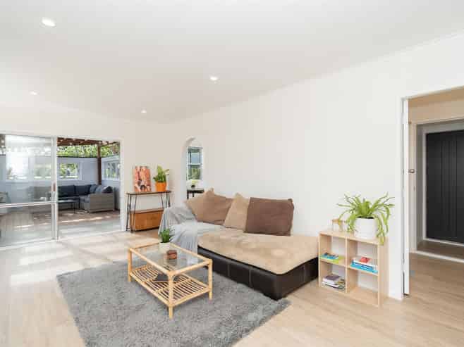 49 Rhonda Avenue, Deanwell