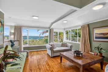 8 Robertson Street, Russell