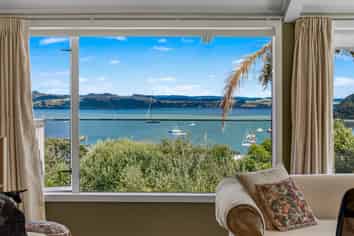 8 Robertson Street, Russell