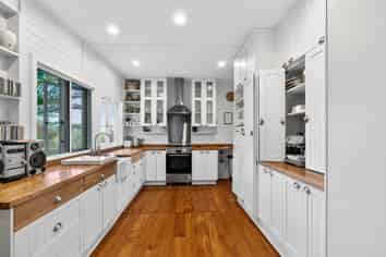 8 Robertson Street, Russell