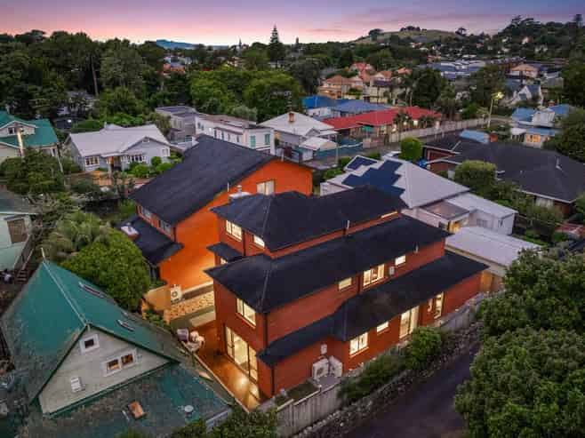 104B  Ranfurly Road, Epsom