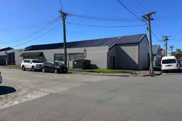 Refurbished Warehouse in 'Hip' Sydenham