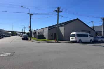 Refurbished Warehouse in 'Hip' Sydenham