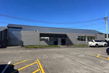 Refurbished Warehouse in 'Hip' Sydenham