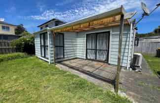 8A Appleby Place, Mangere East