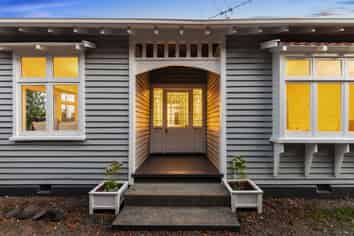 1/166 Main Road, Redcliffs