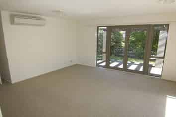 5 Longspur Av, Wigram