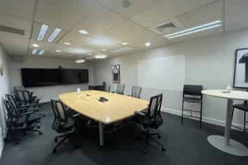 Adaptable warehouse & showroom opportunity