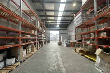 Adaptable warehouse & showroom opportunity