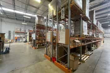 Adaptable warehouse & showroom opportunity