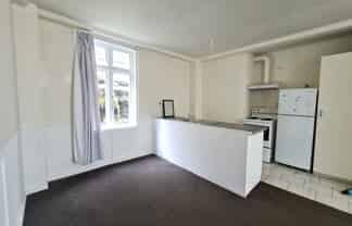 2/151 Grant Road, Thorndon