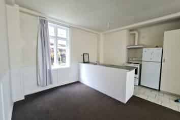 2/151 Grant Road, Thorndon