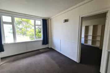 2/151 Grant Road, Thorndon