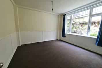 2/151 Grant Road, Thorndon