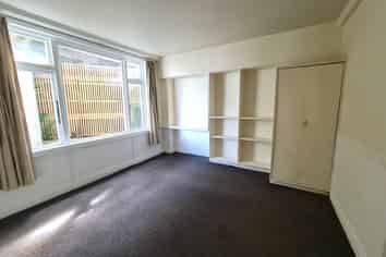 2/151 Grant Road, Thorndon