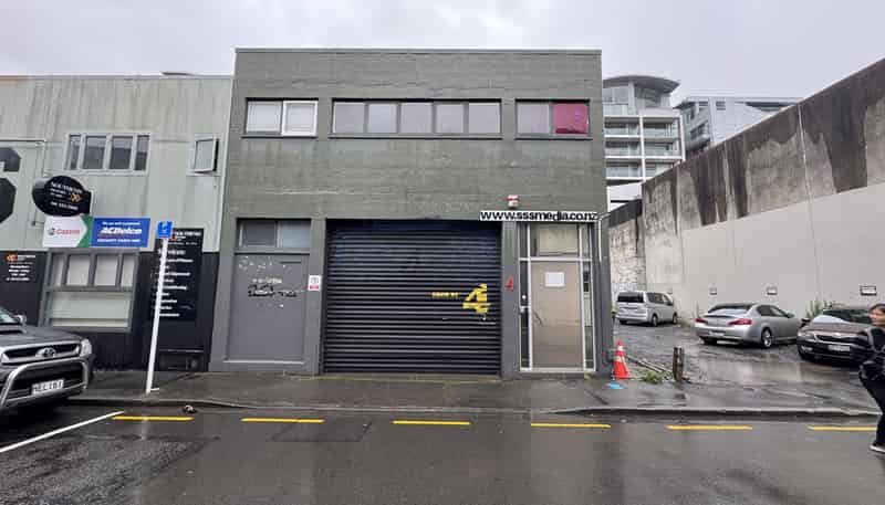 Whole buil/4 Ebor Street, Te Aro