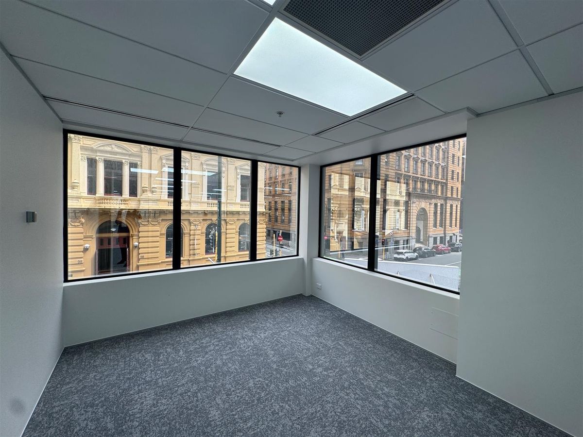 Refurbish Floor with New Fitout – další