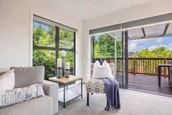 24 Shanaway Rise, Hillcrest