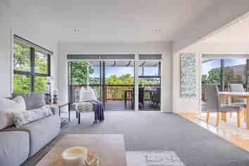 24 Shanaway Rise, Hillcrest