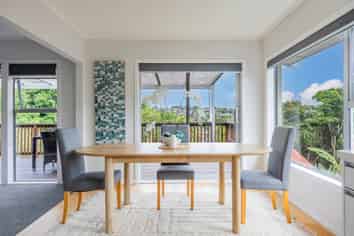 24 Shanaway Rise, Hillcrest