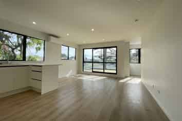 D/10 Erima Avenue, Point England