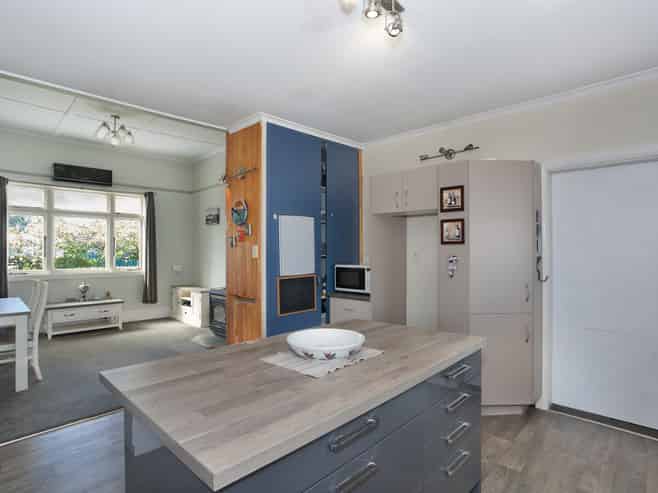 12 High Street, Bulls