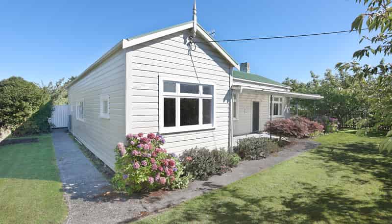 12 High Street, Bulls