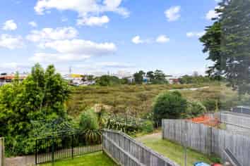 2/689 Great South Road, Otahuhu