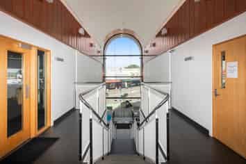 Tidy Modern Offices/Excellent Onsite Car Parking