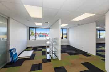 Tidy Modern Offices/Excellent Onsite Car Parking