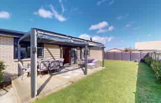 100A Queen Street West, Levin