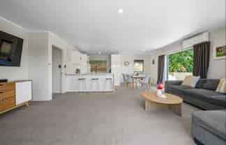 89B Poplar Grove, Whalers Gate