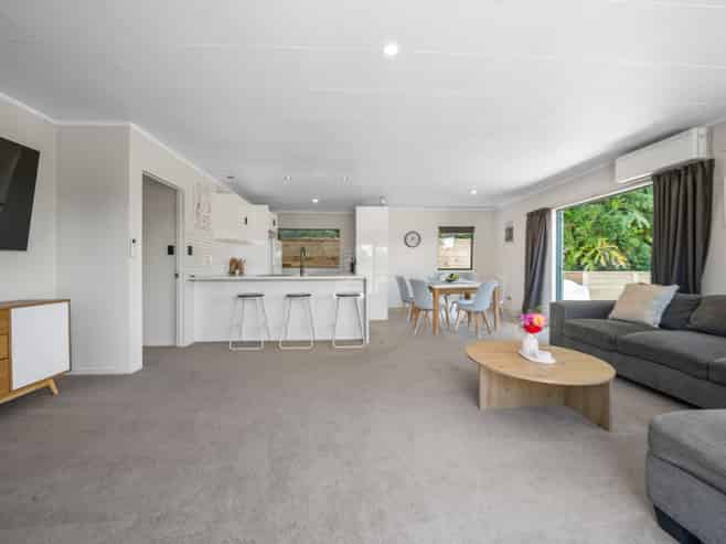 89B Poplar Grove, Whalers Gate