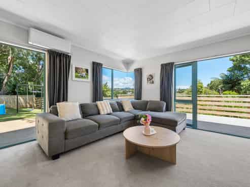 89B Poplar Grove, Whalers Gate