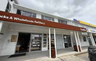 High Profile Kumeu Retai - 102m²