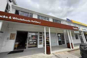 High Profile Kumeu Retai - 102m²