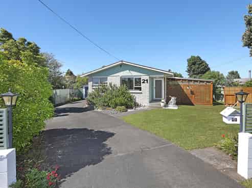 21 Flower Street, Bulls