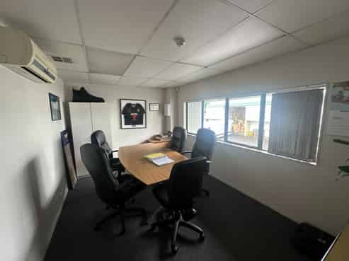 Affordable warehouse with exclusive yard