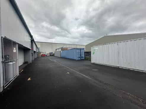 Affordable warehouse with exclusive yard