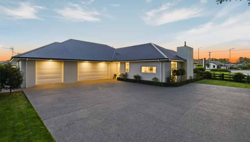 8 Oaks Drive, Lincoln